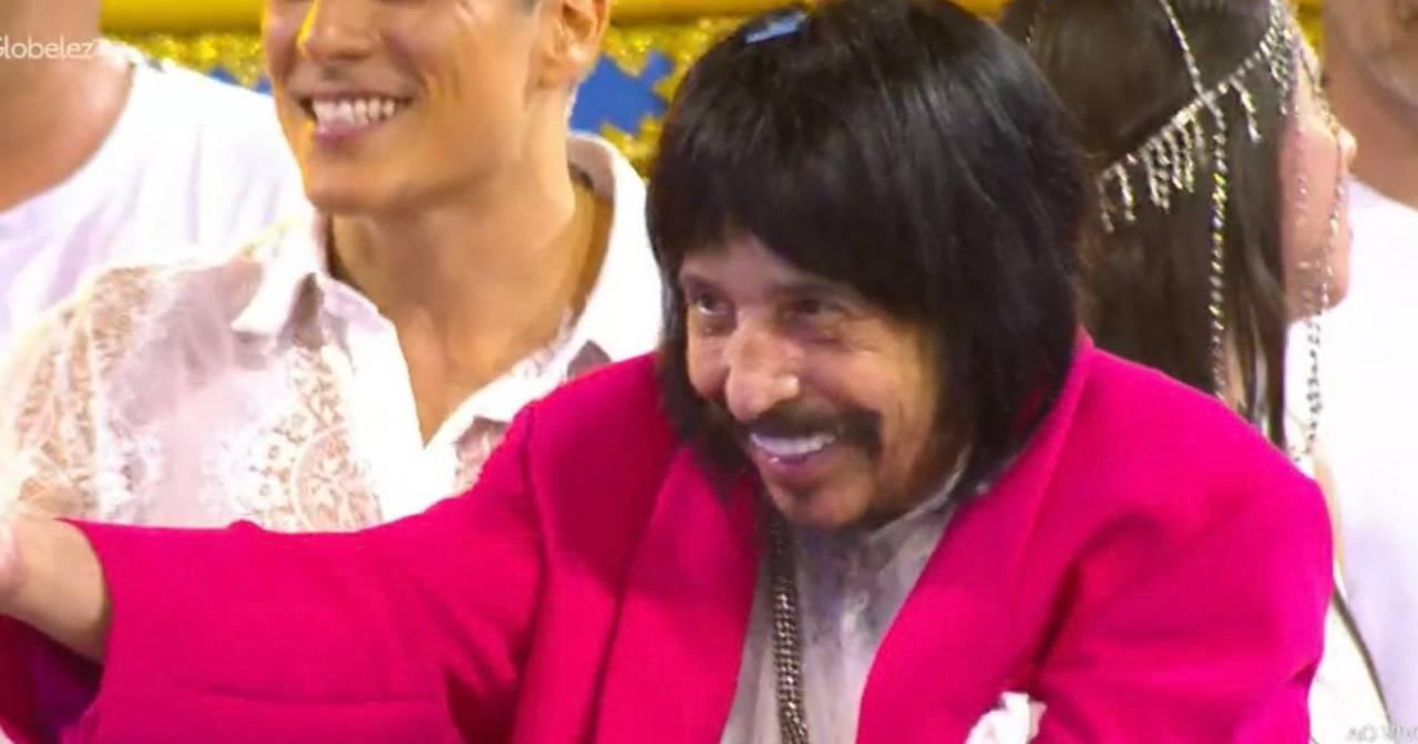 Benito di Paula homenageado no desfile da Águia de Ouro, no Carnaval de São Paulo.