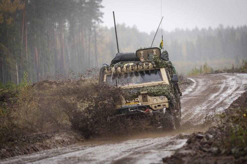 Veículo submerso na Área de Treinamento General Silvestras Žukauskas em Pabradė