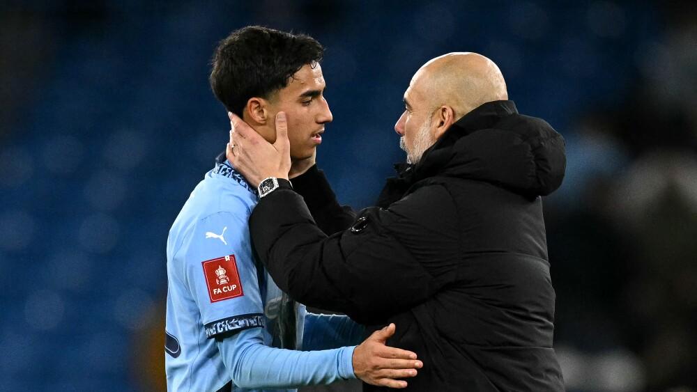 Jornal elege Vitor Reis como melhor da partida em vitória do Manchester City