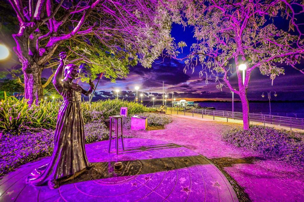 Estátua de Elis Regina, na Orla do Guaíba, em Porto Alegre