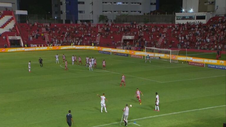 Bizarro Lance de Meia do América-RN e Vitória do Náutico na Copa do Nordeste