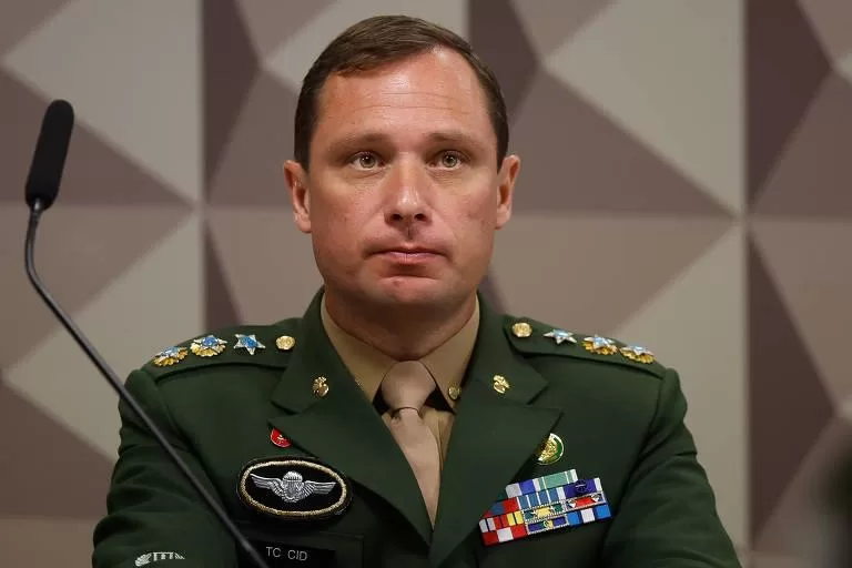 Defesa de Bolsonaro Questiona Delação de Mauro Cid em Julgamento Crucial