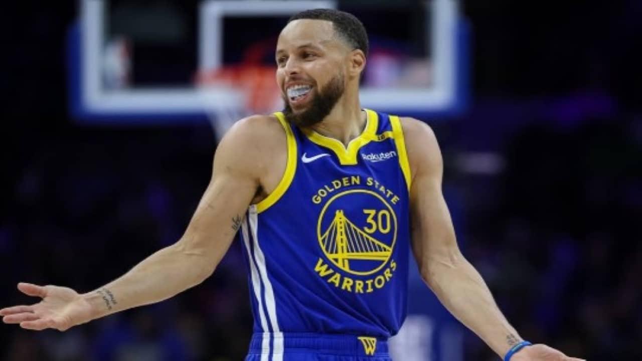 Stephen Curry em ação no jogo