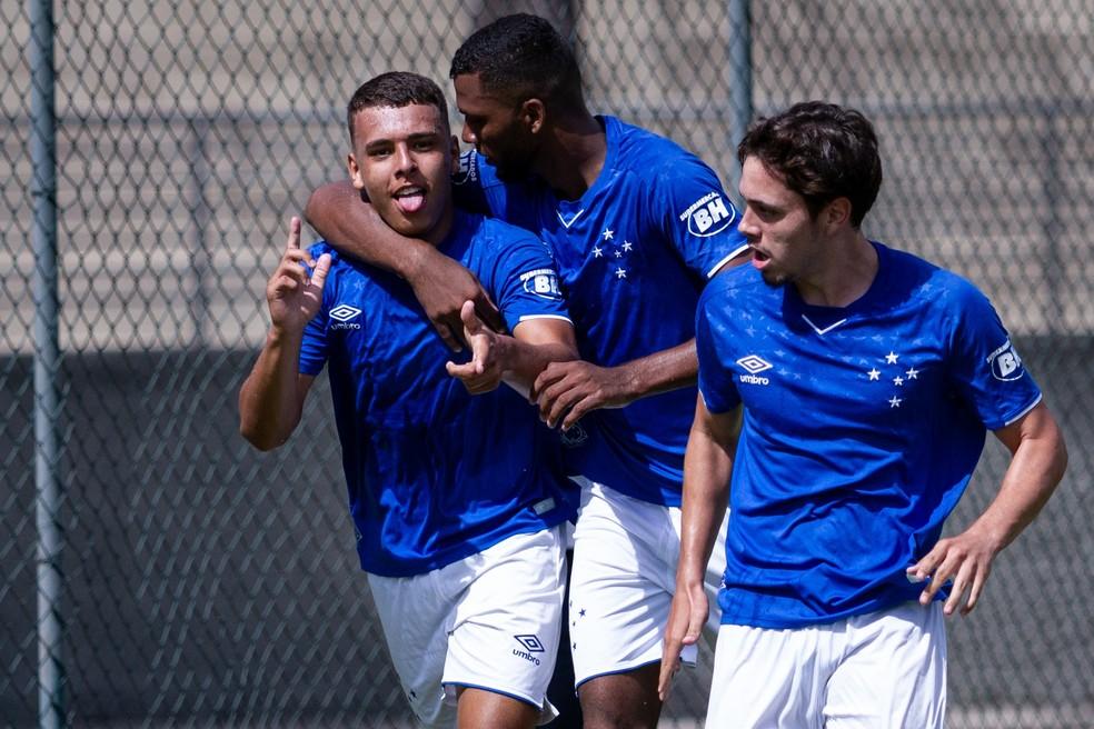 Vinícius Popó, Thiago e Maurício na base do Cruzeiro