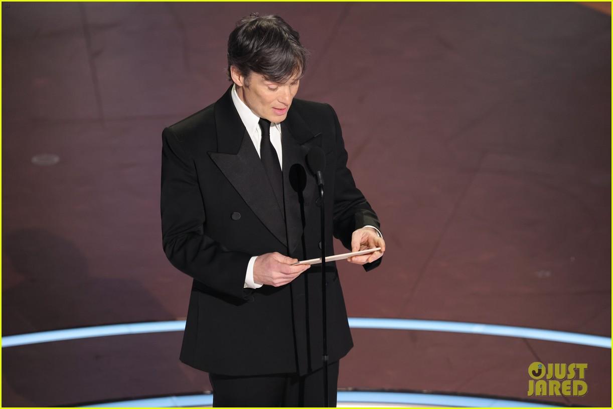 Cillian Murphy apresenta o prêmio de Melhor Ator no Oscar 2025