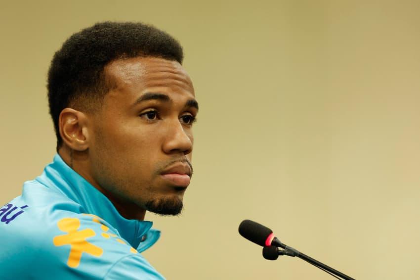 Gabriel Magalhães ao lado de Cristiano Ronaldo