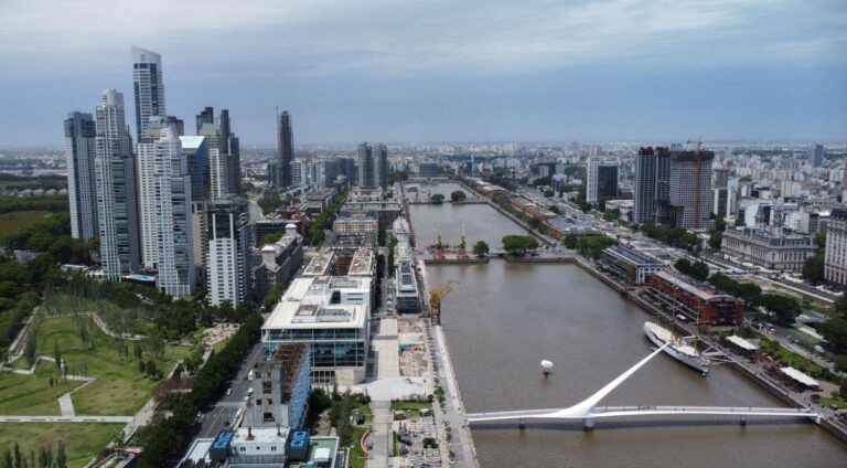 Apagão em Buenos Aires Afeta Mais de 600 Mil Pessoas e Causa Transtornos