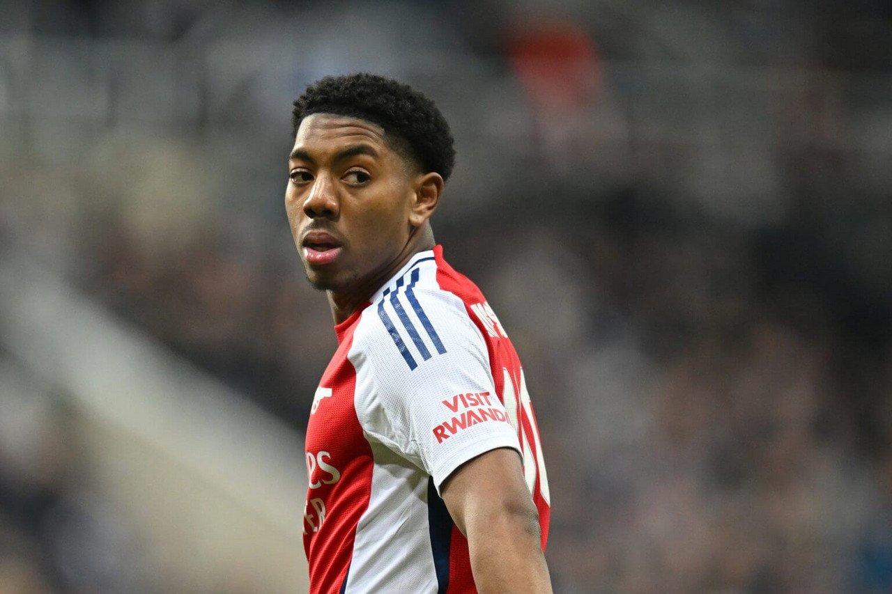 Mikel Arteta elogiando Myles Lewis-Skelly