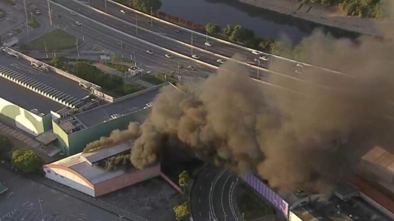 Incêndio no Complexo de Trampolins na Zona Norte de São Paulo Deixa Feridos
