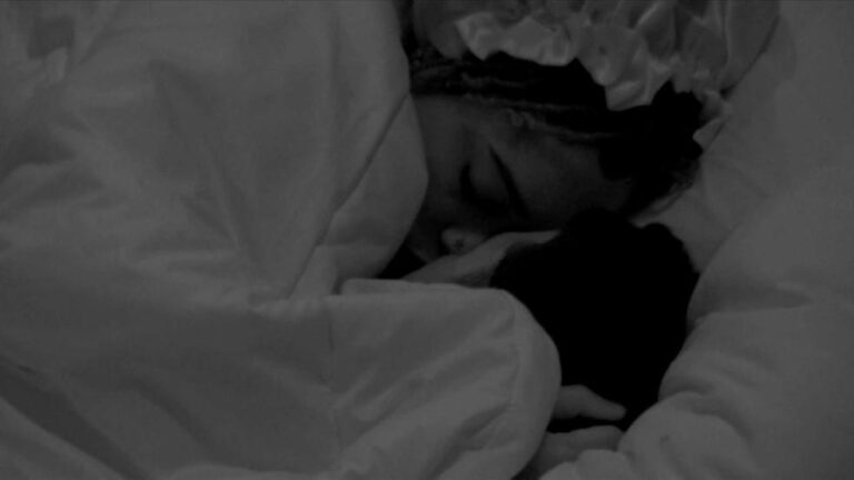 BBB 25: Thamiris e João Gabriel protagonizam beijo que gera polêmica nas redes sociais