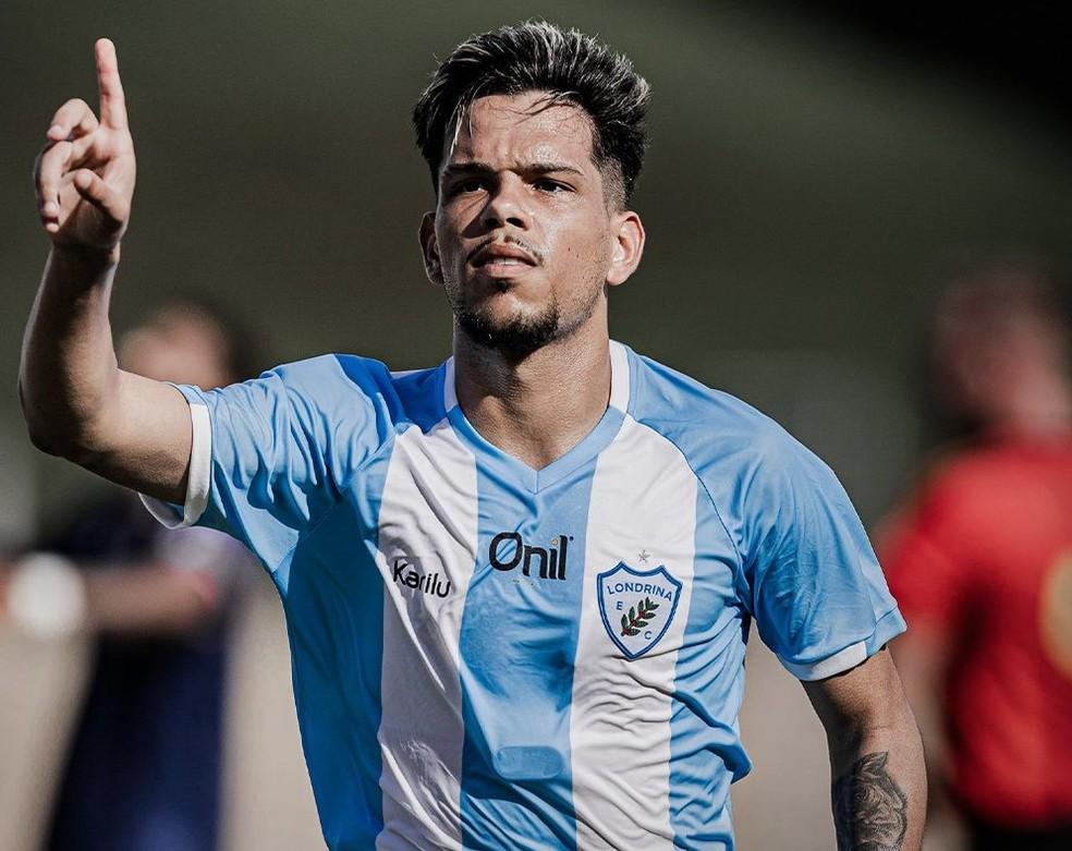 Pablo comemora o gol pelo Londrina