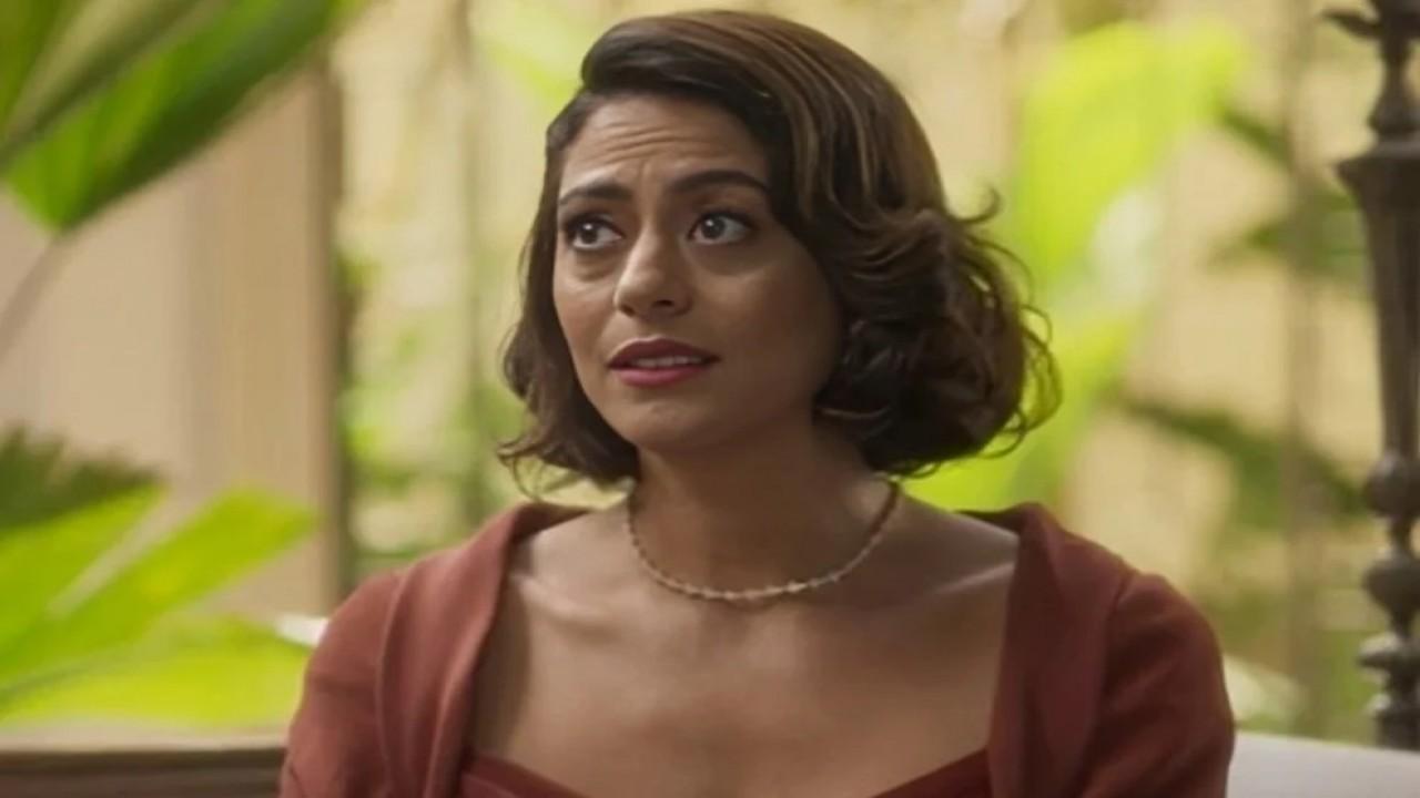 Clarice confusa em cena de Garota do Momento