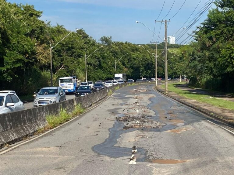Avenida Antonio Pincinato em Jundiaí Interditada Após Rompimento de Adutora