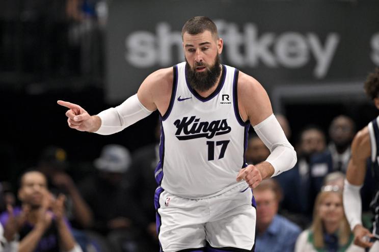 Jonas Valanciunas em desafio contra os Cavaliers
