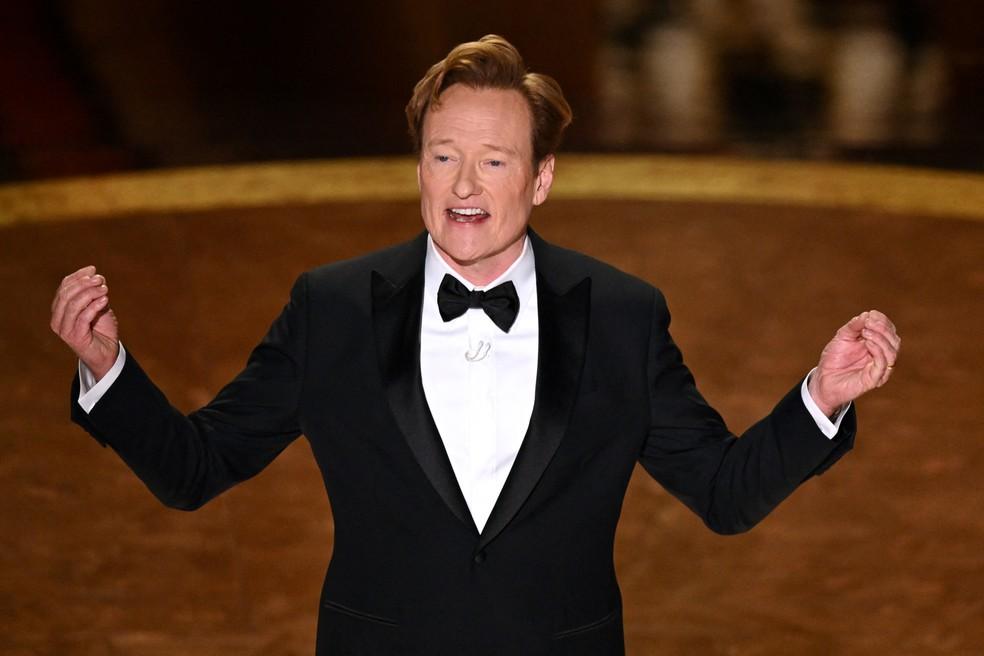 Conan O'Brien começa apresentação do Oscar 2025