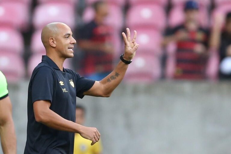 Sport vence Retrô por 3 a 2 e larga em vantagem na final do Pernambucano