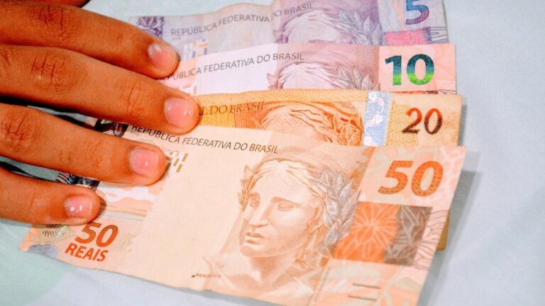 Salário Mínimo de 2025: Novo Valor e Impactos na Economia Brasileira
