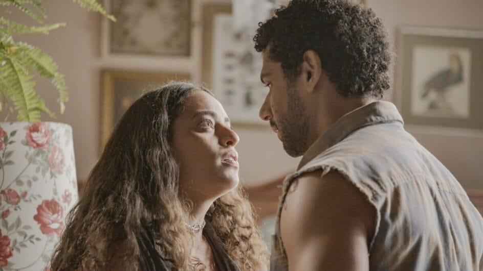 Nasce o filho de Cacá, mas Violeta se apodera da criança.