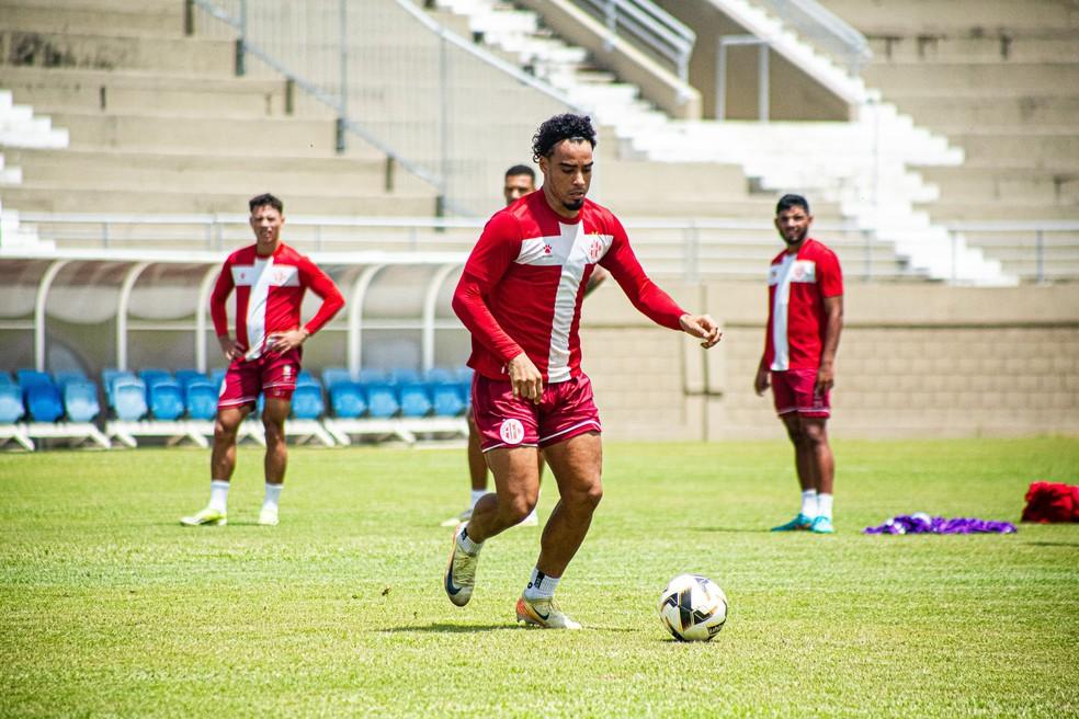 Rennan Siqueira ganhou a titularidade no América-RN