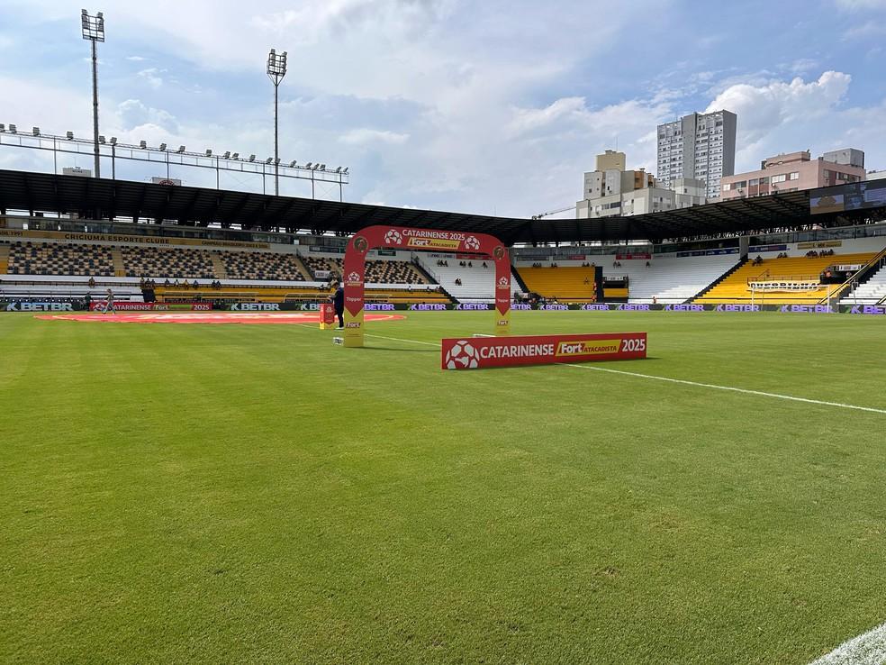 Estádio Heriberto Hülse antes do jogo