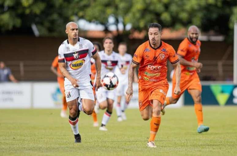 Comemoração da equipe do Anápolis após vencer nos pênaltis