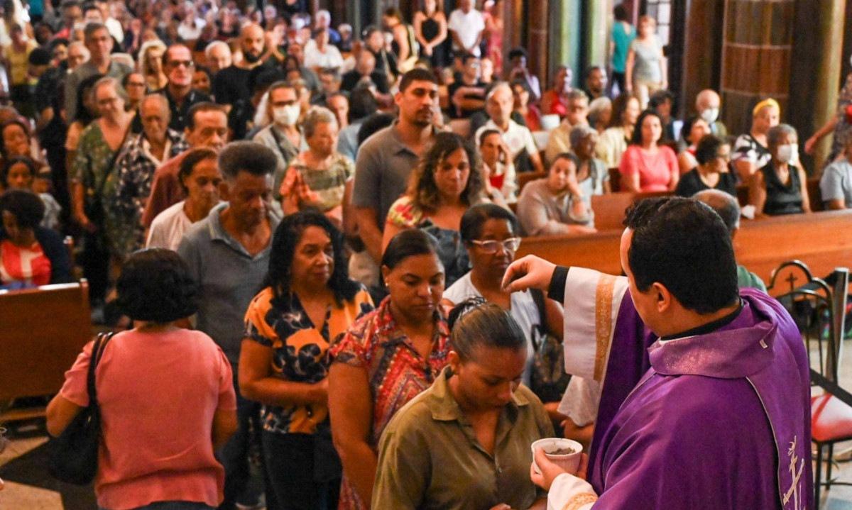 A imposição das cinzas é um marco para o início do período da Quaresma