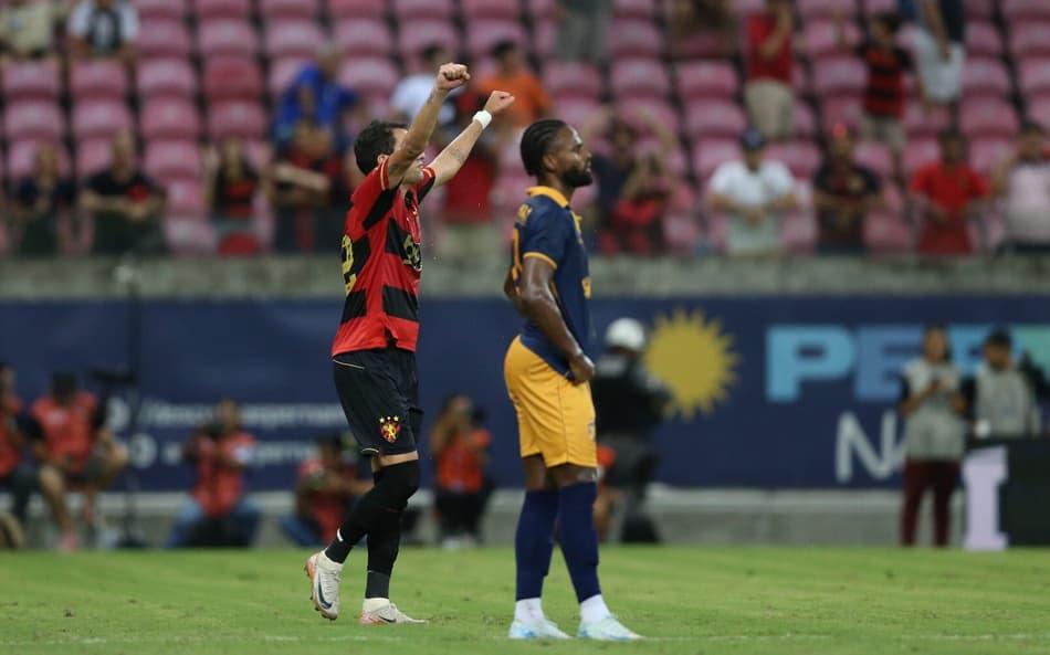 Pablo, do Sport, comemora gol contra o Retrô na final do Campeonato Pernambucano