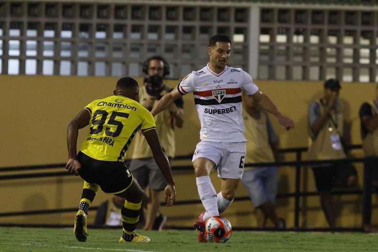 Cédric Soares vem ganhando espaço no São Paulo