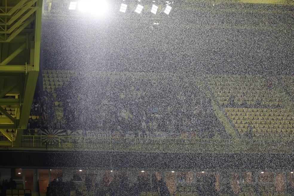 Diferença climática no estádio de La Cerámica, com o jogo Villarreal x Espanyol adiado devido à tempestade Dana.