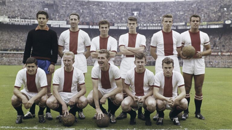 Ajax amplia vantagem na liderança da Eredivisie com vitória suada sobre o Almere City