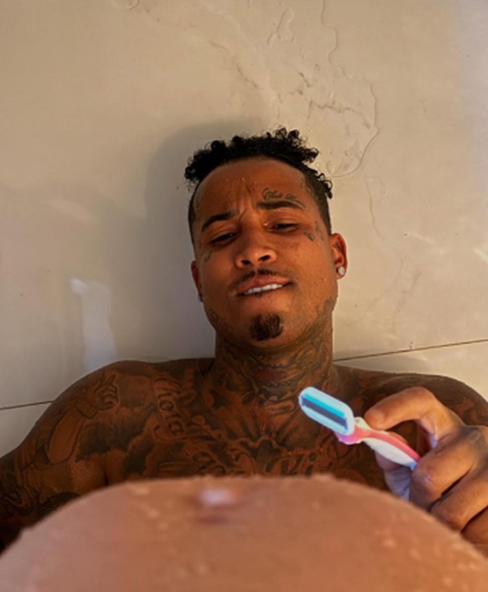 Bia Miranda e Gato Preto em momento íntimo