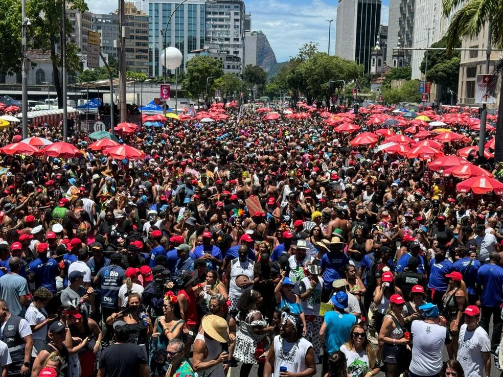 Cordão da Bola Preta em desfile pelas ruas do Centro do Rio