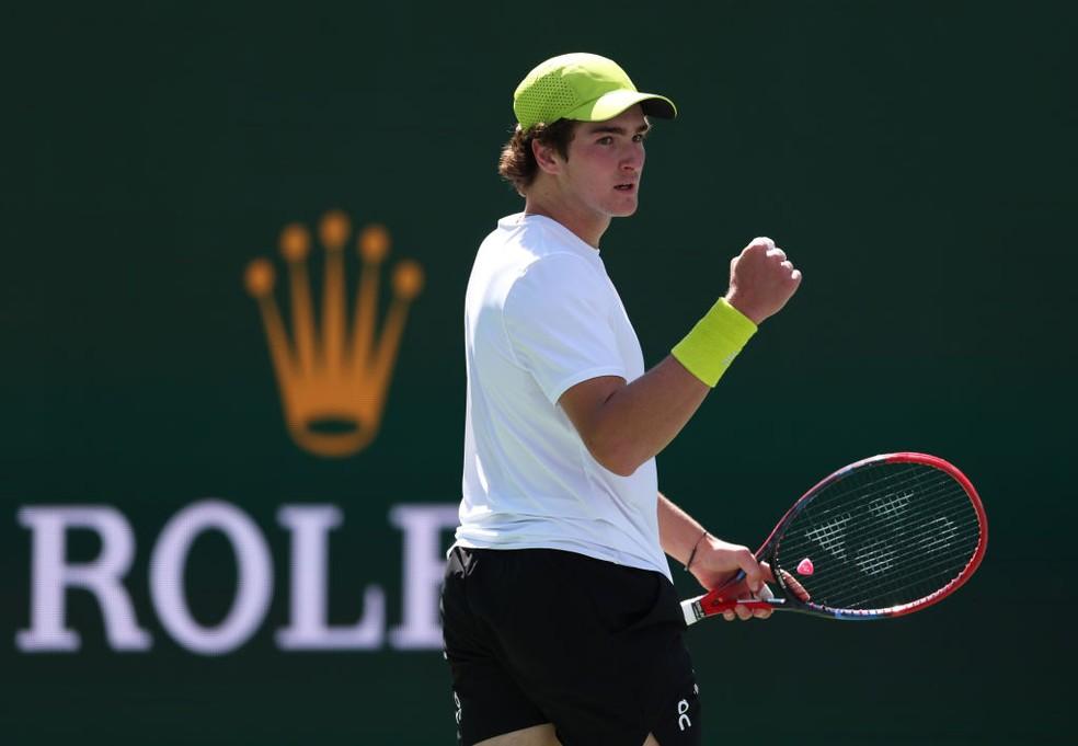 João Fonseca vibra com a vitória na estreia em Indian Wells