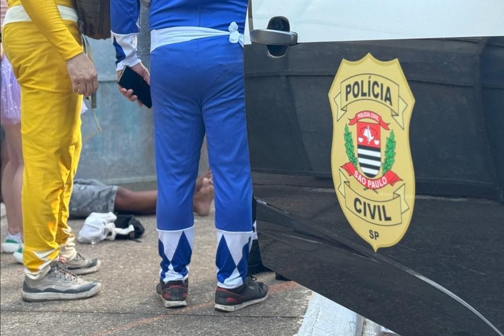 Policiais fantasiados se infiltram em blocos de carnaval de SP para prender suspeitos