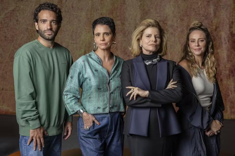 Afonso Roitman (Humberto Carrão), Celina (Malu Galli), Odete Roitman (Débora Bloch) e Heleninha (Paolla Oliveira) em nova versão de 'Vale Tudo'