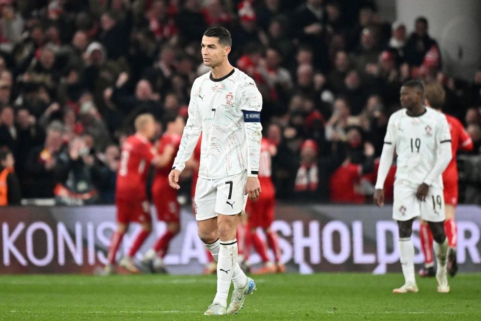 Cristiano Ronaldo lamenta gol da Dinamarca