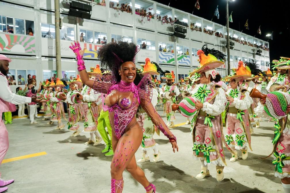 Evelyn Bastos, rainha de bateria da Mangueira