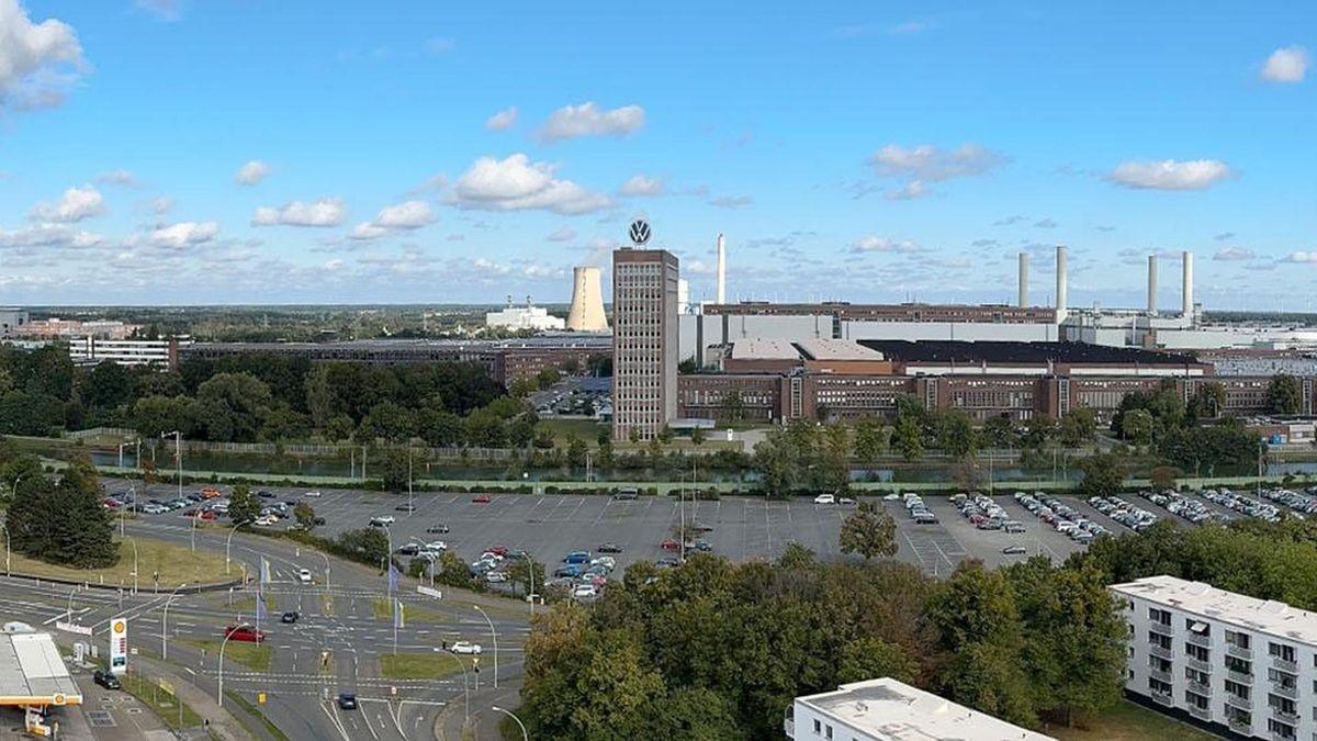 Blick auf Wolfsburg vom Hochhaus Saarstraße.
