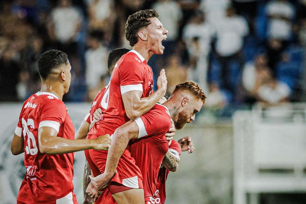 Souza e Thiaguinho durante o jogo América-RN x ABC