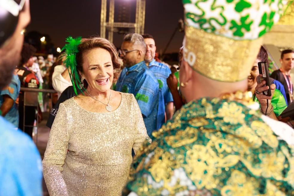 Lucinha Araújo se emociona ao ver Cazuza homenageado no Carnaval