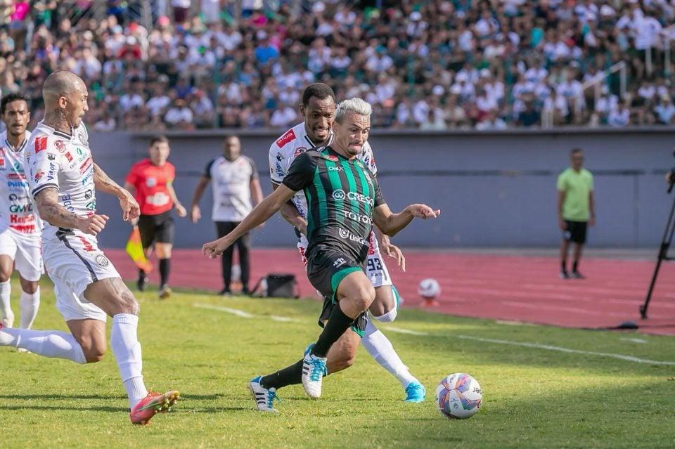 Lance de Maringá x Operário pela final do Paranaense