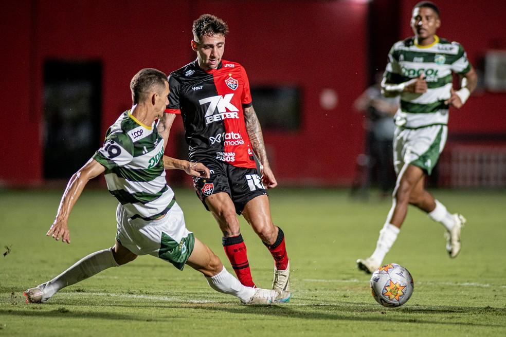 Mosquito em Vitória x Altos