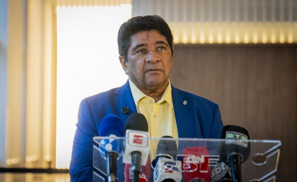 Ednaldo Rodrigues, presidente da CBF, anuncia a demissão do técnico Dorival Júnior