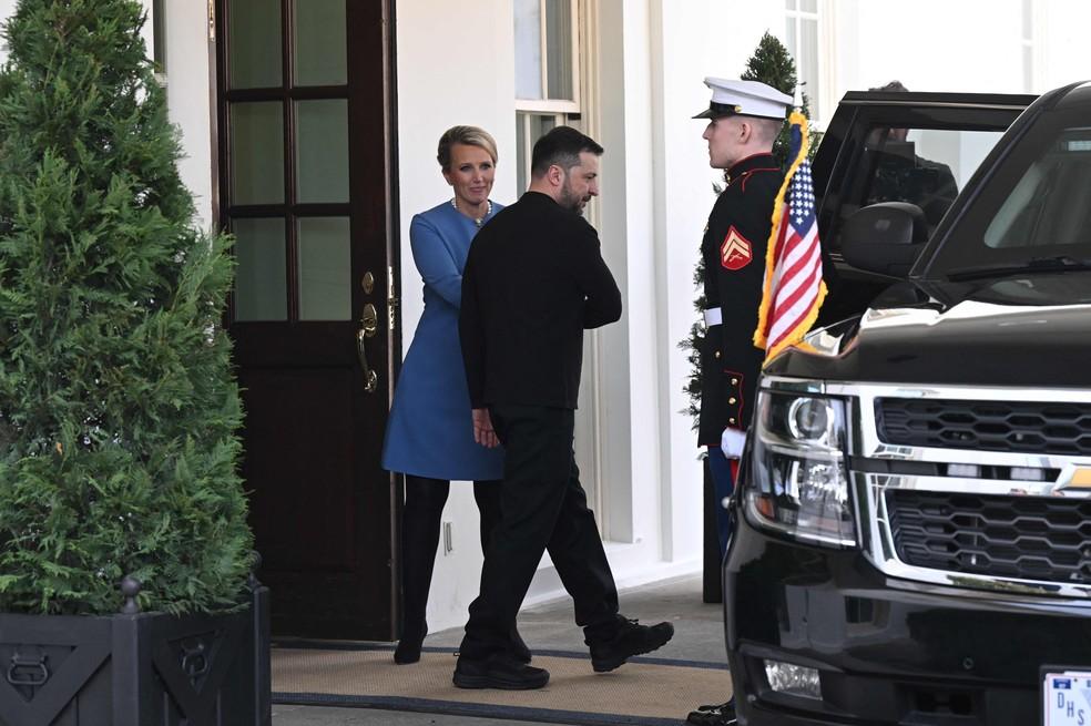 Presidente da Ucrânia, Volodymyr Zelensky, deixa a Casa Branca após reunião com Donald Trump