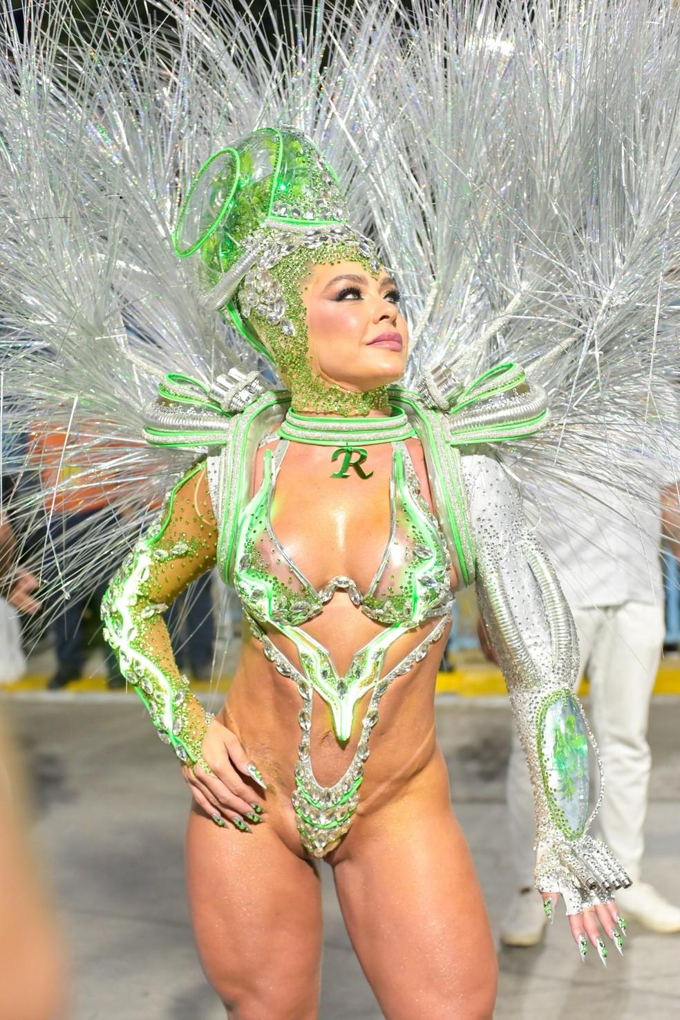 Fabíola de Andrade em sua deslumbrante fantasia
