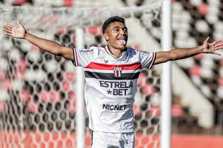 Jogador do Bragantino Fica Gravemente Ferido em Acidente de Carro