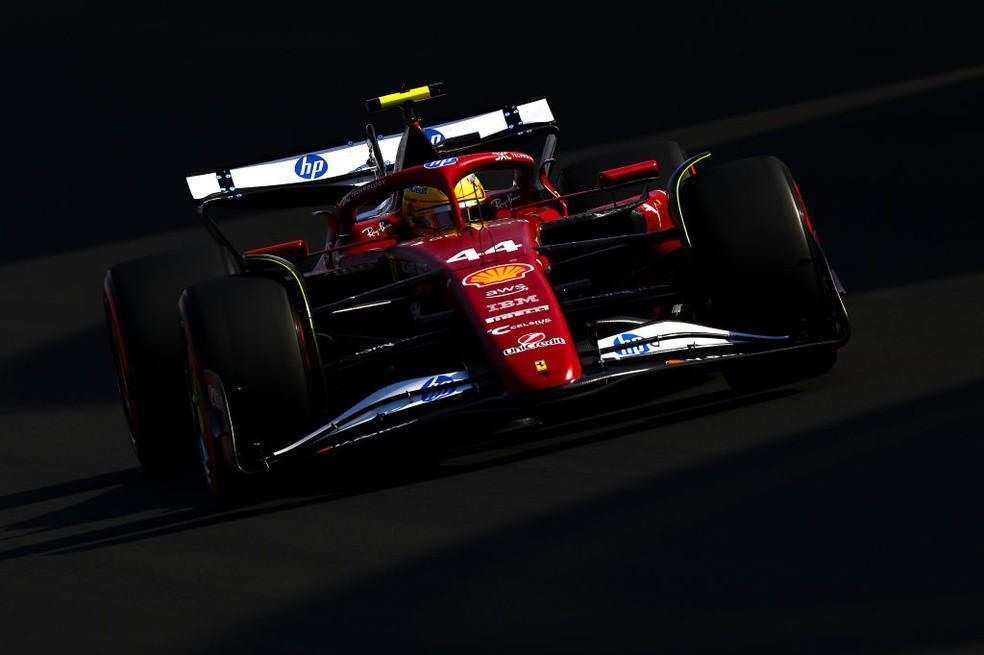Lewis Hamilton guia carro da Ferrari na classificação do GP da China de F1 2025