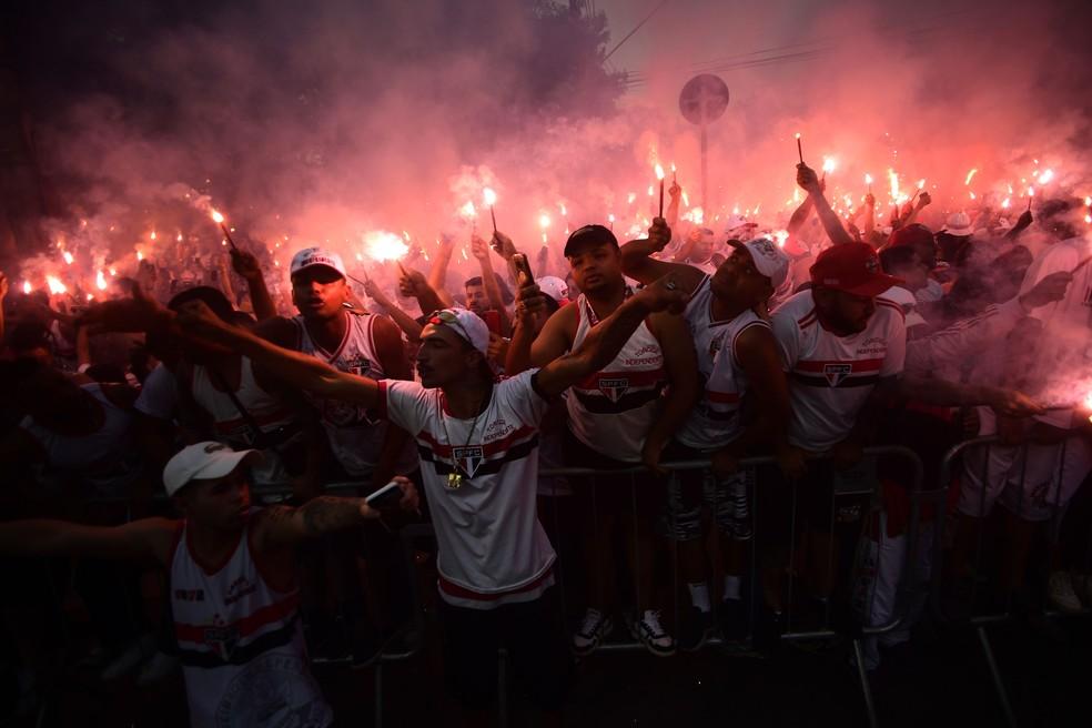 Torcida do São Paulo antes do jogo contra o Nacional