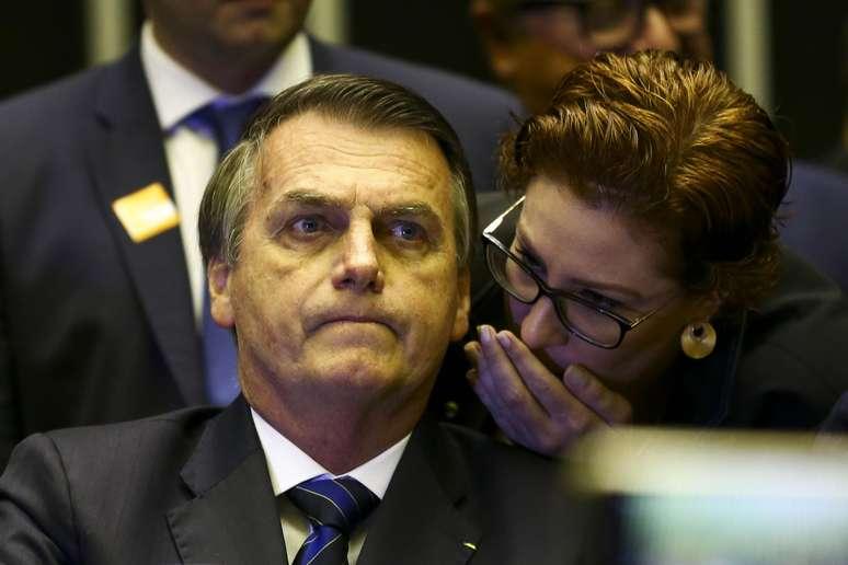 Ex-presidente Jair Bolsonaro e deputada Carla Zambelli durante sessão solene na Câmara