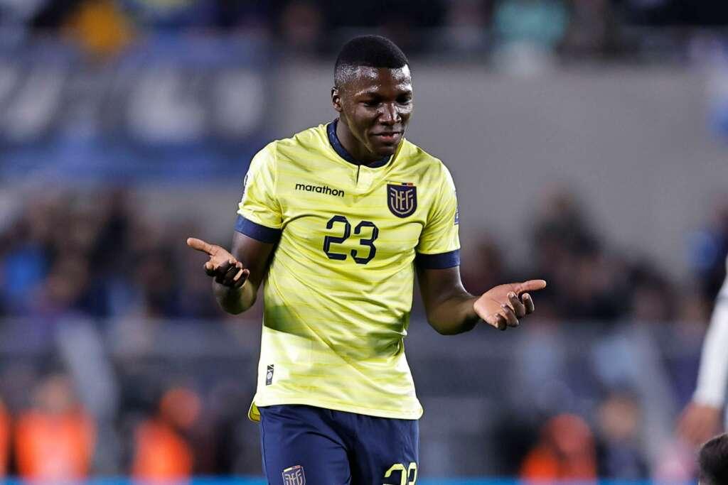 Jogadores do Equador comemorando